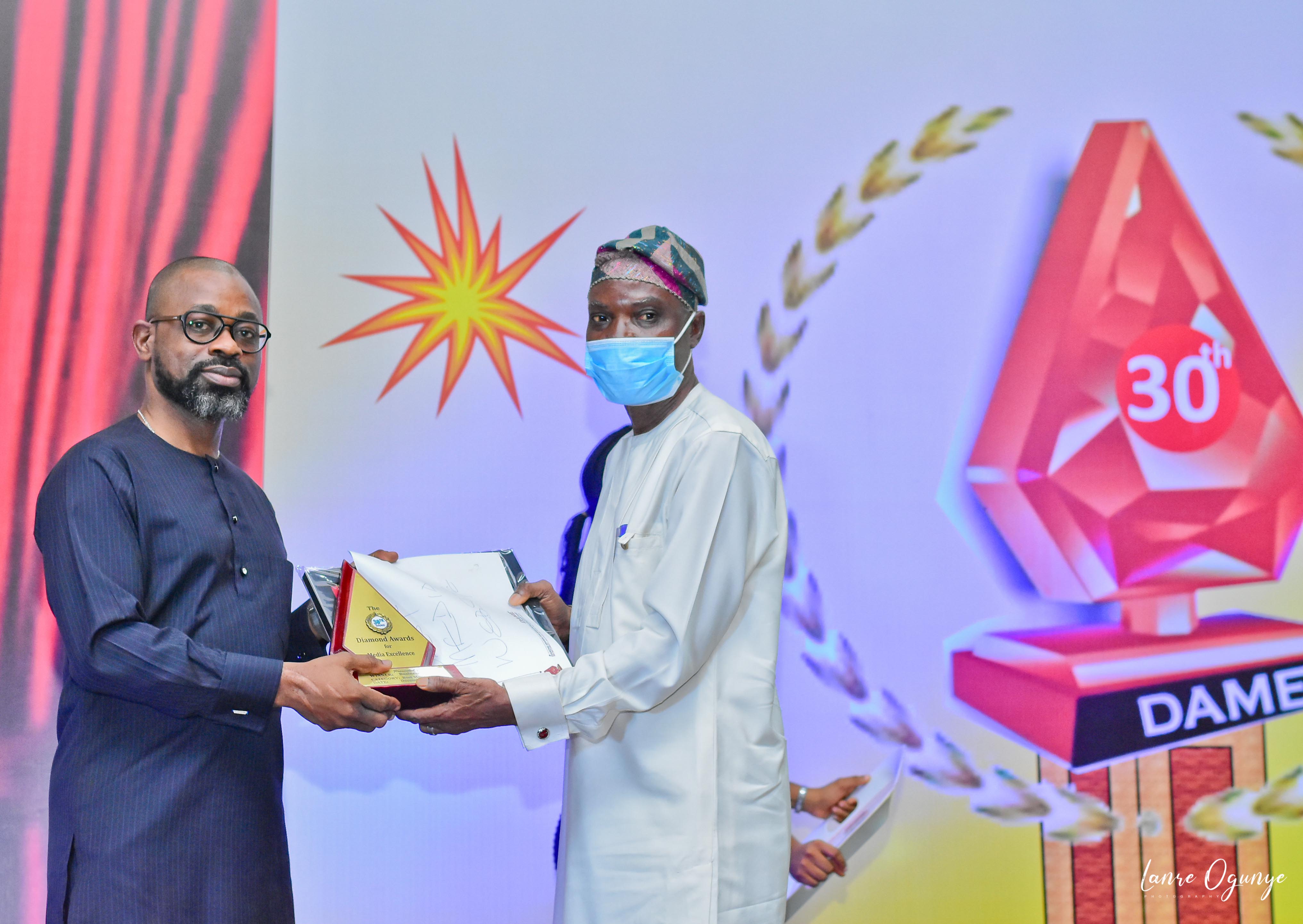 <span  class="uc_style_uc_tiles_grid_image_elementor_uc_items_attribute_title" style="color:#ffffff;">Best Designed Website Tayo Fagbule of Businessday receiving the prize</span>