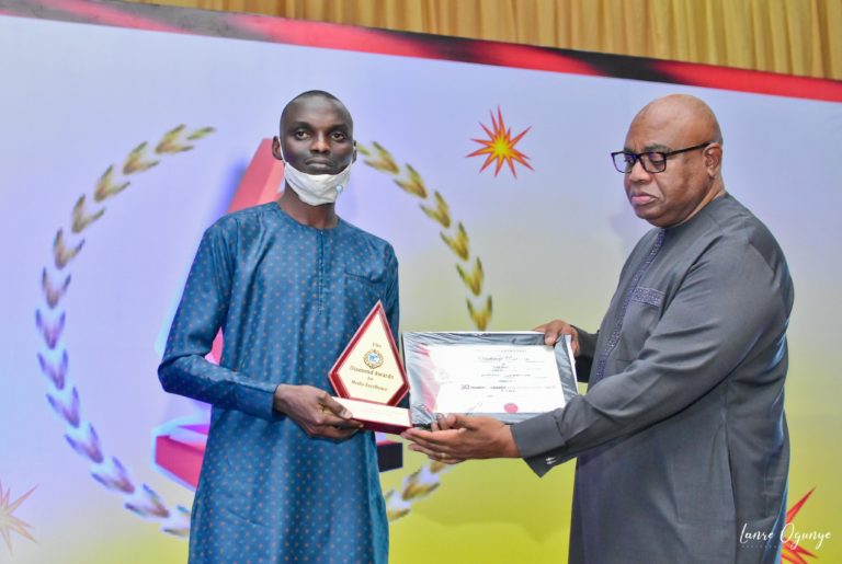 Judicial-Reporting-Hanafi-standing-in-for-Oladimeji-Ramon-receives-prize-from-Jide-Onalaja-1