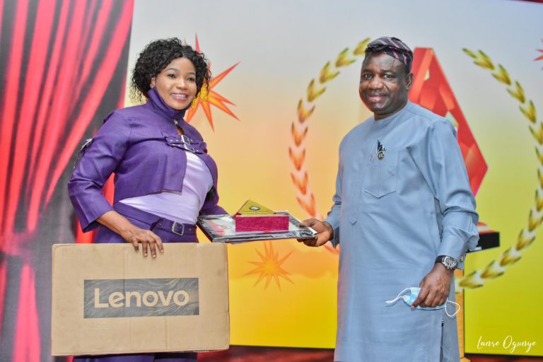 Lagos-Reporting-Adedoja-Salam-Adeniyi-receiving-her-prize-from-Gbenga-Omotoso-DSC_9975