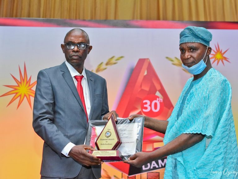 dameawards30th_picbgHM