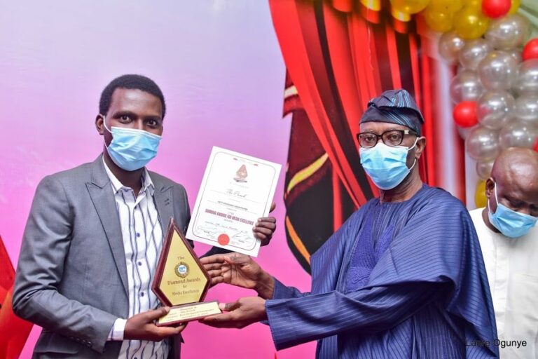 Dayo-Ojerinde-receiving-the-Best-Designed-Newspaper-prize-on-behalf-of-The-Punch