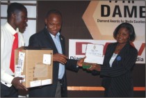 dameawards17th4_picbg