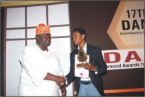 dameawards17th5_picbg