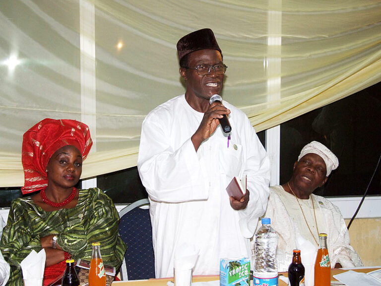 dameawards18th1_picbg