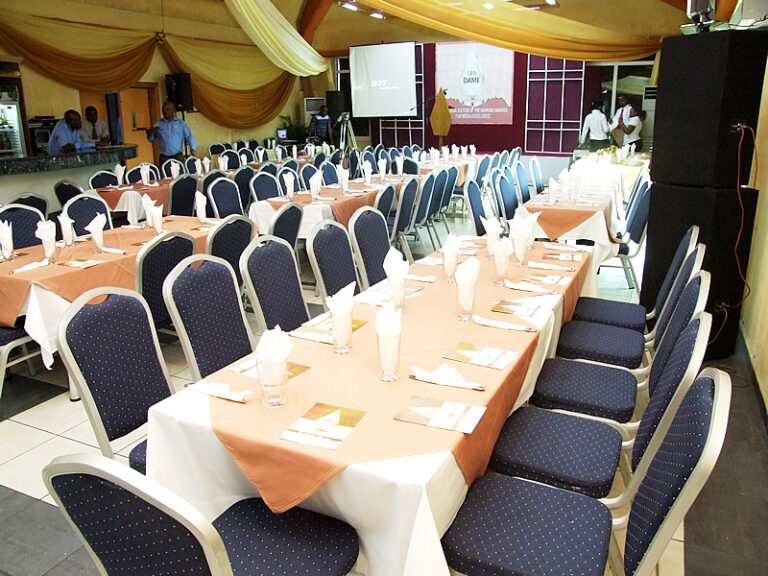 dameawards18th5_picbg