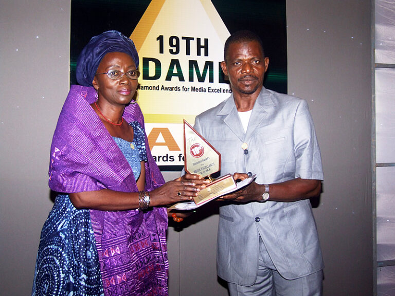 dameawards19th2_picbg