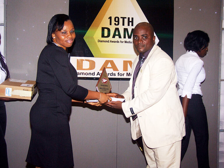 dameawards19th3_picbg