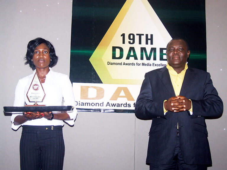 dameawards19th5_picbg