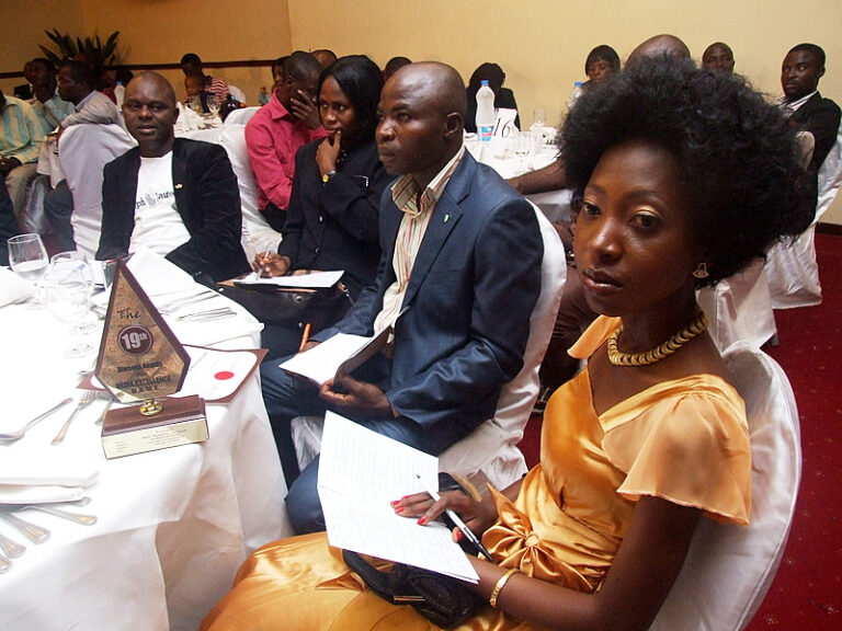 dameawards19th6_picbg