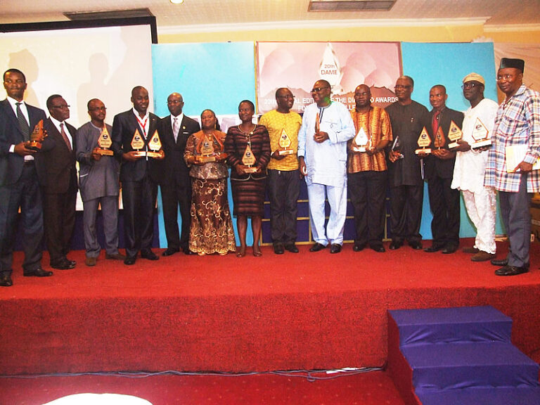 dameawards20th14_picbg