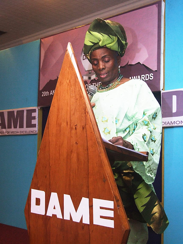 dameawards20th4_picbg