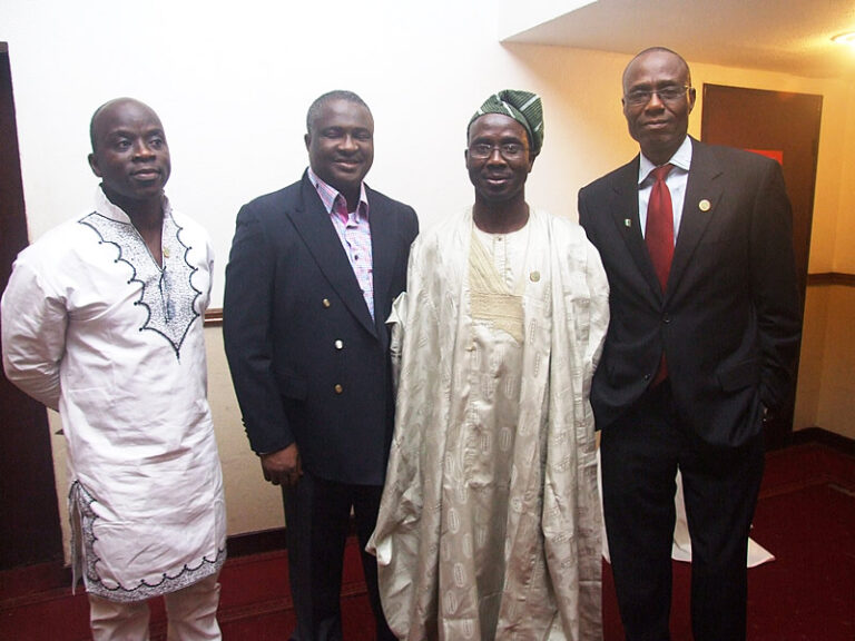 dameawards20th5_picbg