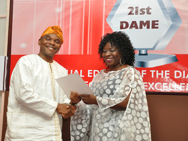 dameawards21st10_picbg