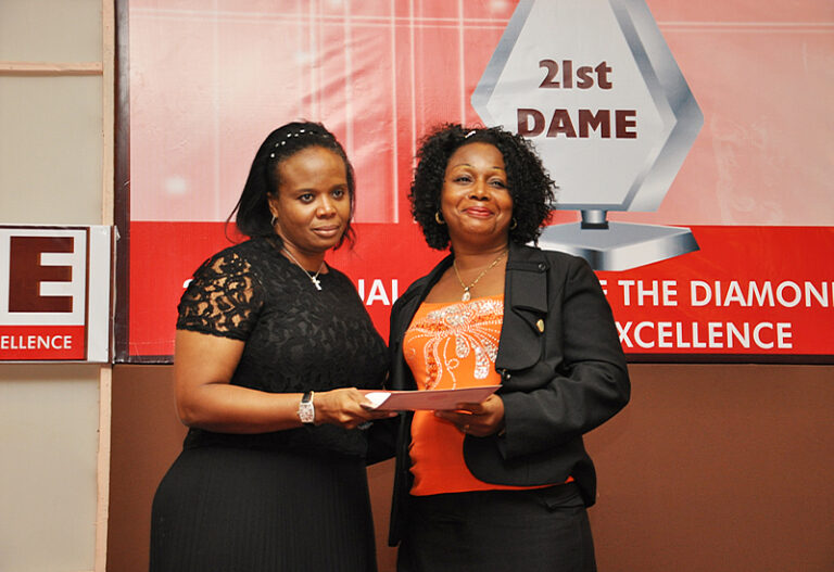 dameawards21st2_picbg