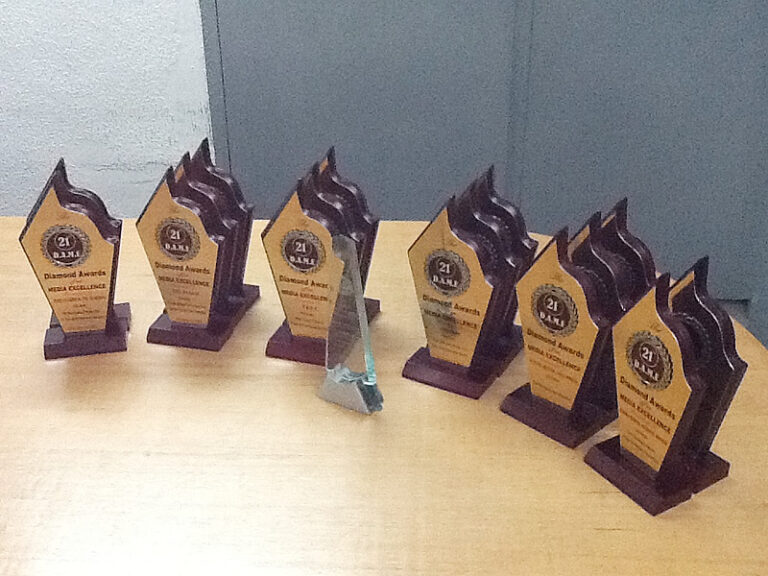 dameawards21st8_picbg