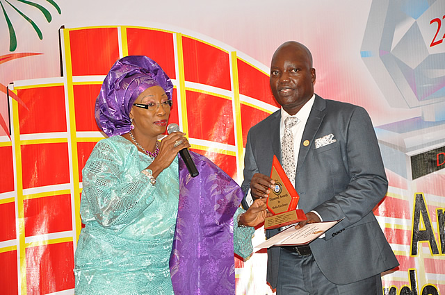 dameawards22nd8_picbg