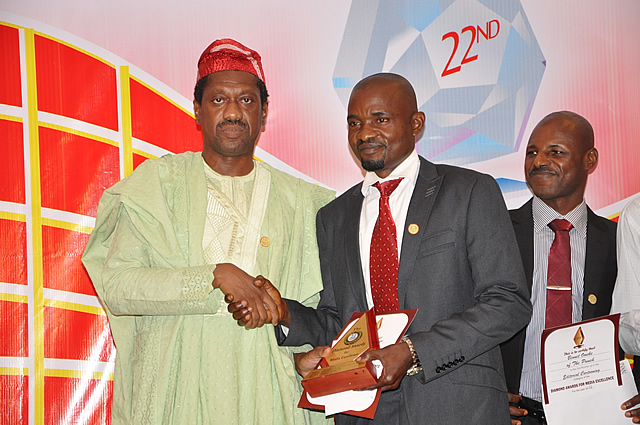 dameawards22nd9_picbg