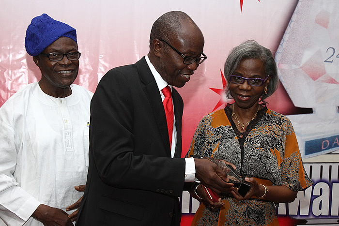 dameawards24th8_picbg