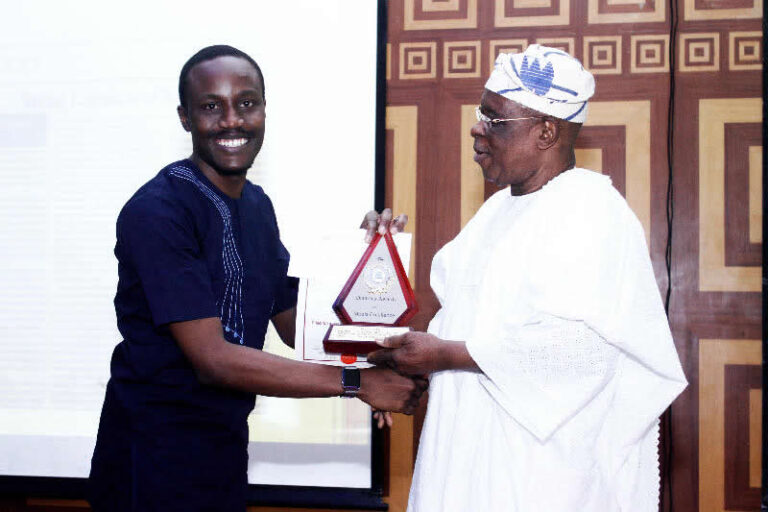 dameawards25th10_picbg