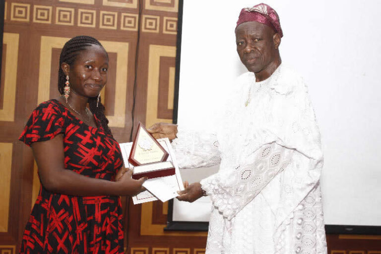 dameawards25th3_picbg