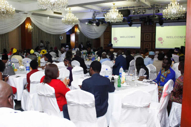 dameawards25th5_picbg