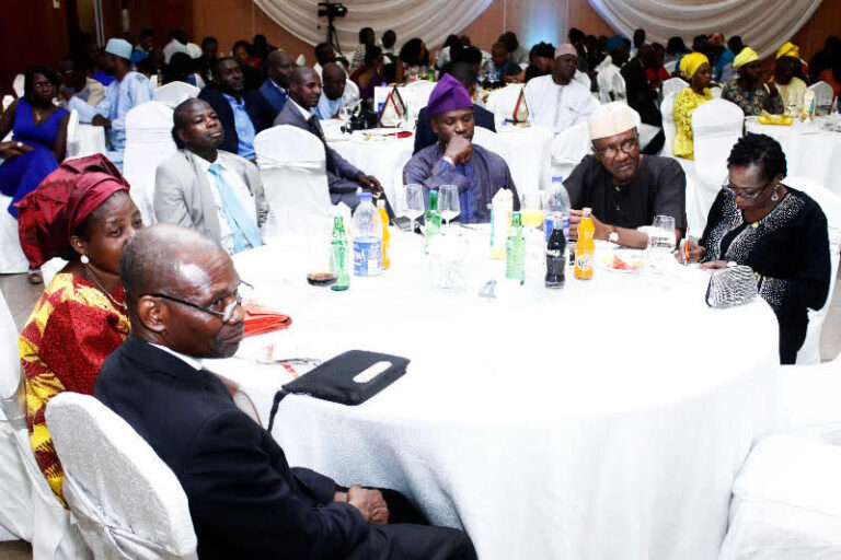 dameawards25th6_picbg