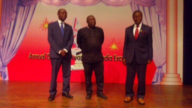 dameawards26th1_picbg